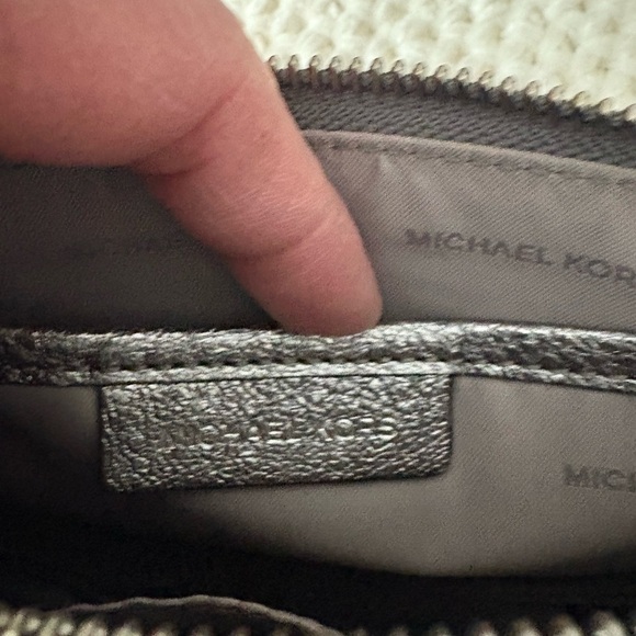 Michael Kors Jet Set Bag in Metallic Silver Leather - Picture 12 of 16